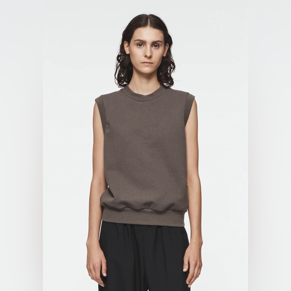 6397 Sleeveless Brown Sweatshirt